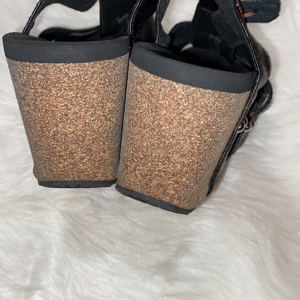 Volatile wedge sandals - Picture 4 of 5
